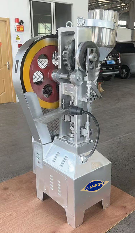 1.5KW Motor Power Tablet Press Machine para una profundidad de llenado máxima de 25 mm y producción