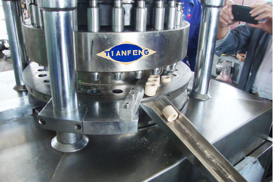 Nuevo estudio máquina de fabricación de crisol de cerámica ZPW25 tipo rotativo cerámica crisol de cubo fabricante